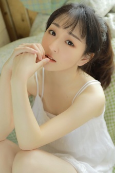 麻豆秋白色蕾丝半身裙
